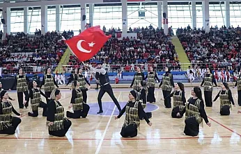 Maarif Halk Dansları Topluluğu 19 Mayıs Törenlerinin Yıldızı Oldu