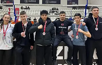 Madalyalara Demir Yumruk Damgası