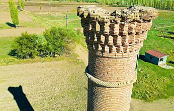 Mescidi Yanan Caminin Minaresi 200 Yılı Aşkın Süredir Zamana Meydan Okuyor