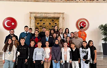 MHP'li Mehmet Taytak, Afyonkarahisarlı Öğrencileri Meclis'te Ağırladı