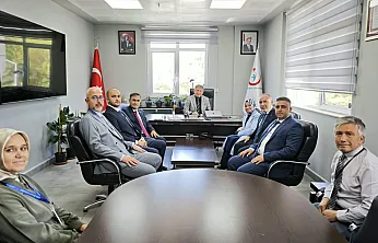 Milletvekili Arslan'dan Gediz'de Duygusal Buluşma: Sıra Arkadaşı Başhekim Çıktı!