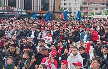 Milli Maçı Afyon'da Binlerce Kişi Birlikte İzledi