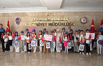 Minik Öğrenciler Emniyet Müdürünü Duygulandırdı