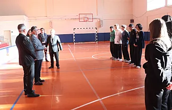 Müdür Altınkaynak Derse Girdi! Öğrencilerle Birlikte Spor Yaptı