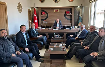 Müdür Öztürk Ve Vekilden Büyükkalecik'e Çiftçe Ziyaret