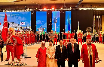 NATO Zirvesi'nde Dünya Liderlerini Bir Afyonlu Karşıladı