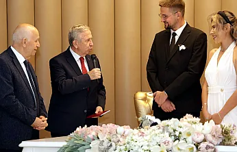 Nikah Şahitleri Dikkat Çekti! Afyon Siyasetinin Tanınan İsminin Kızı Dünyaevine Girdi