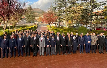 Öğretmenler Ata'nın Huzurunda