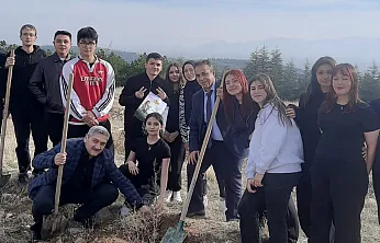 Öğretmenler Yeşil Vatan İçin Fidanlar Dikti