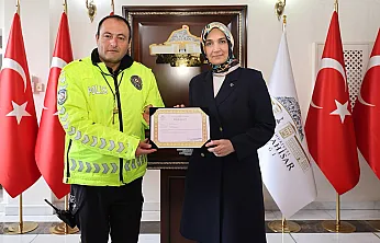 Örnek Polise, Vali Yiğitbaşı'ndan Başarı Belgesi