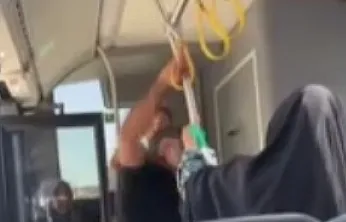 Otobüste Kavga Ettiler, Biri Otobüsten Düştü