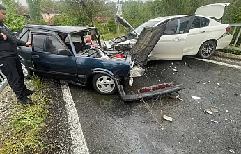 Otomobillerinin Kafa Kafaya Çarpıştığı Kazada 4 Kişi Yaralandı