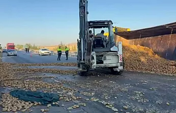 Patates yüklü Tır Devrildi: 30 Ton Patates Ziyan Oldu