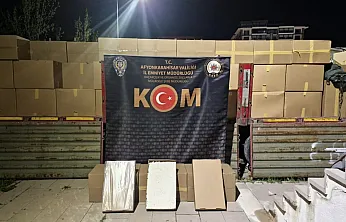 Polis 20 Milyon TL'lik Kaçak Doldurulmuş Makaron Ele Geçirdi