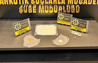Polis Durdurduğu İki Otomobilde Uyuşturucu Ele Geçirdi