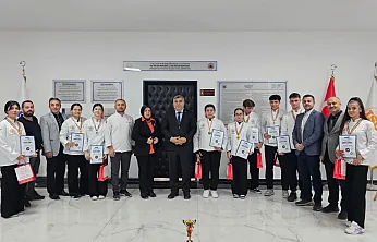 Romanya'da Afyonlu Öğrenciler Madalya Gururu Yaşadı