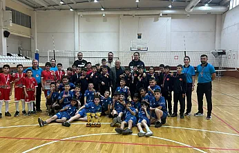 Sahada Ter Döktüler, Kürsüye Çıktılar