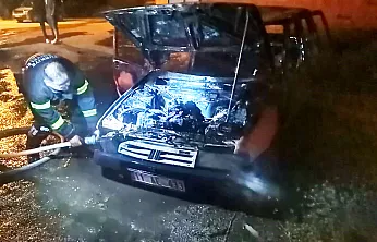 Sandıklı'da Korkutan Araç Yangını