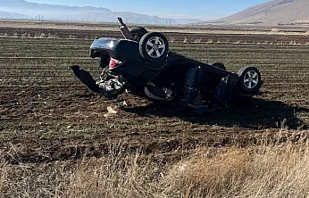 Şarampole Devrilen Otomobilde 2 Kişi Yaralandı