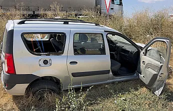 Şarampole Giren Otomobilde 2 Kişi Yaralandı