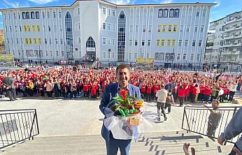 Sevilen Müdür, Krallar Gibi Karşılandı