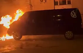 Seyir Halindeki Araç Yanmaya Başladı: İşte O Görüntüler!