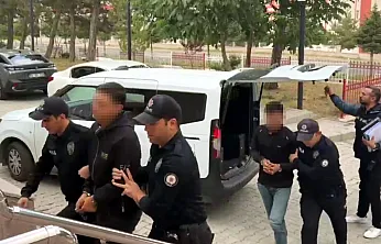 Sivas-Zara'da 11 İşyerini Soyan 3 Kişi Afyon-Bayat'ta Yakalandı
