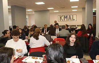 Sünnetci: Afyon'un Haşhaş Çiçekleri Zorlu Maratonda Yalnız Değil