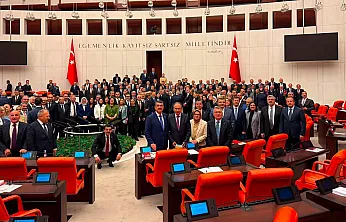 Tarihi Oylamaya Yurdunuseven İmzası: Çerçeve Yasa 467 Oyla Kabul Edildi