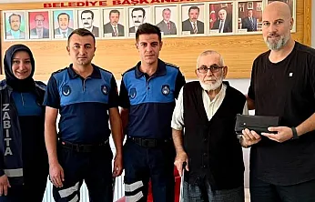 Tatarlı'da Yolda 8 Bin Euro Bulan Adam Soluğu Belediye'de Aldı