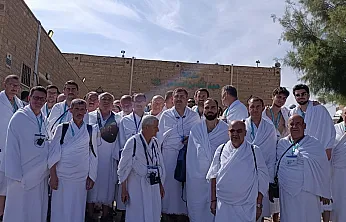 Tekbirler, Dualar ve Gözyaşları: Regaip Kandili Umrecileri Yurda Döndü