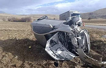 Tırla Çarpışan Otomobilde 5 Kişi Yaralandı