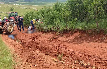 Traktör Devrildi: 1'i Çocuk 2 Kişi Öldü