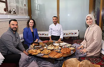 TRT'nin Sevilen Programı Afyon'da Çekildi: Vali Yiğitbaşı Mutfağa Girdi