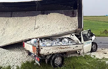 Tüp Kamyonetinin Üstüne Tır Devrildi, Şoför Öldü