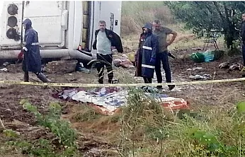 Tur Minibüsü Şarampole Uçtu: 4 Ölü, 16 Yaralı