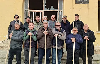 Umraniye Köylüleri 300 Adet Fidanı Okul Ve Camii Bahçesine Diktiler