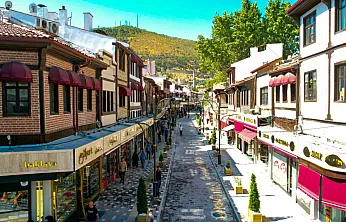 Uzun Çarşı'dan Ulu Camii'ye Nostaljik Tramvay