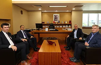 Vali Aktaş, Sağlık Yöneticileri İle İş İnsanlarını Ziyaret Etti