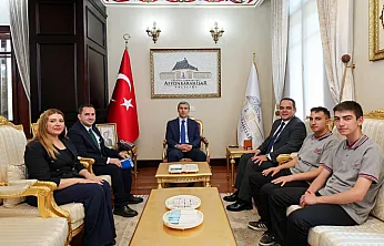 Vali Aktaş, Şampiyon Koleji Tebrik Etti