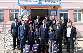 Vali Aktaş'tan, Anıtkaya'da Tohum Desteği