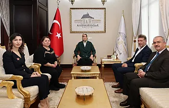 Vali Yiğitbaşı, Türkiye'nin İlk Geçici Koruyucu Ailesiyle Görüştü