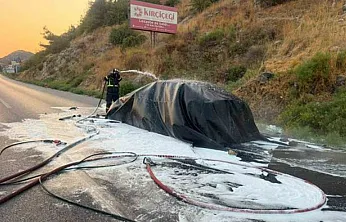 Yanan Elektrikli Otomobil 12 Saatte Söndürülebildi. Su İle Müdahale Söndürmeye Yetmiyor