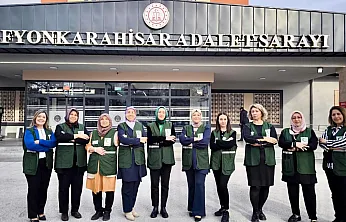 Yeşilay Afyon Şubesi Adliye'de Çocukları Unutmadı
