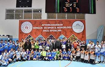 Yıldız Erkekler Hentbol Müsabakaları Çekişmeli Geçti