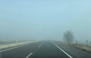 Yoğun Sis Yolu Kapattı