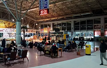 Yollarda Don, Afyon Otogarı'nda Yoğunluk Var