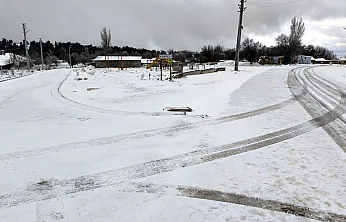 Yüksek Bölgelerde Kar Etkisini Gösteriyor