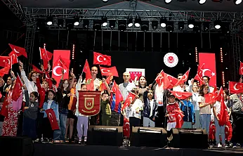 Zafer Coşkusu Bando Ve Halk Oyunları Gösterileri İle Taçlandı