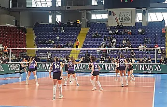 Zaferin Sultanları İlk Seti Aldı, Maçı Kaybetti